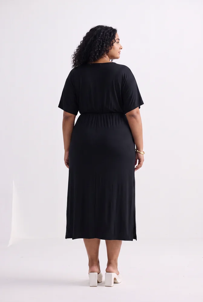 Flowy A-Line Maxi Dress with Side Slits in Black 5