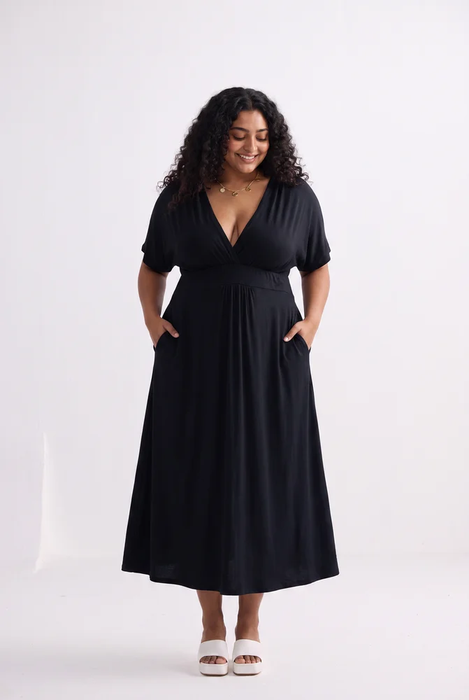 Flowy A-Line Maxi Dress with Side Slits in Black 3