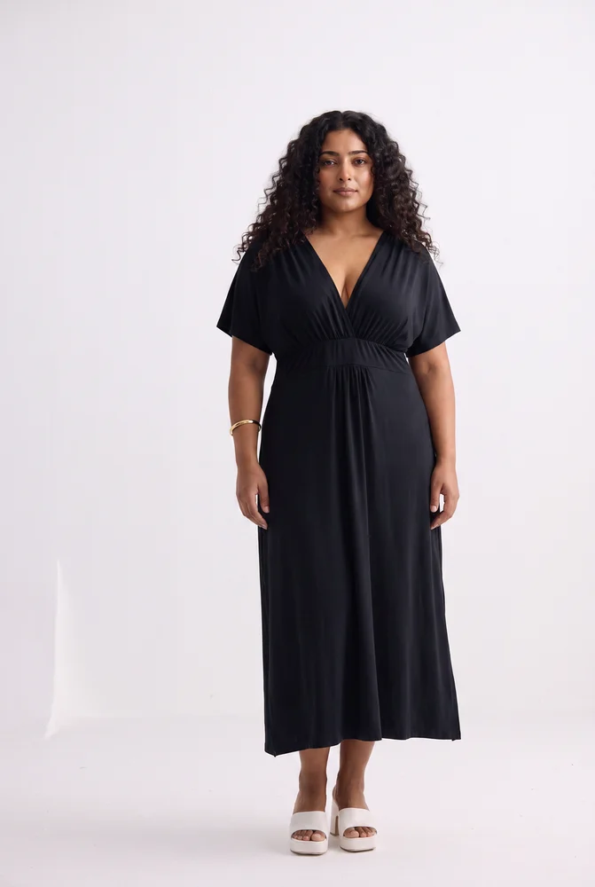 Flowy A-Line Maxi Dress with Side Slits in Black 2