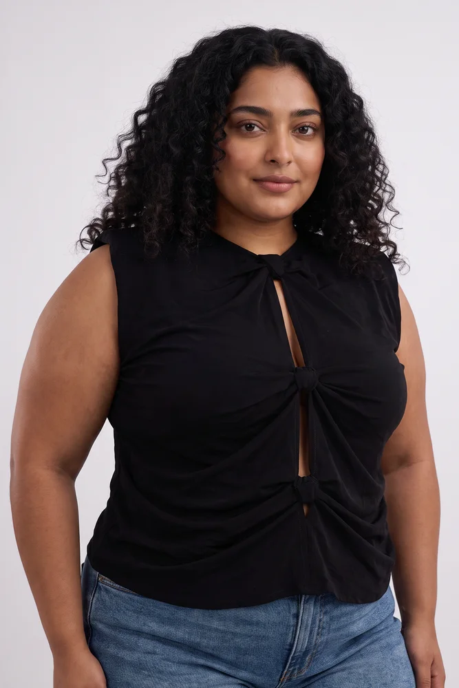 The Knot-so-Basic Top in Black 5