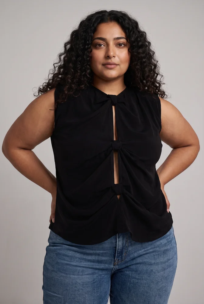 The Knot-so-Basic Top in Black 6