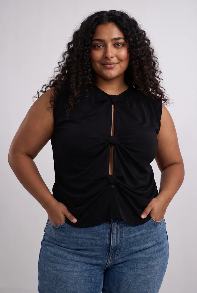 The Knot-so-Basic Top in Black