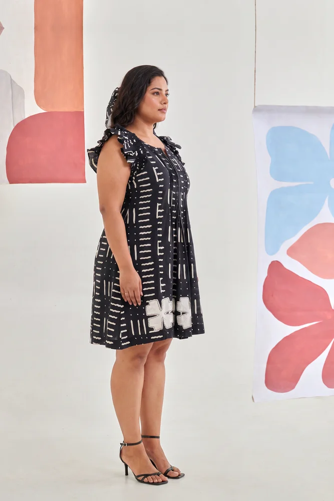 Black Abstract Print Short Dress With Ruffled Sleeves 4