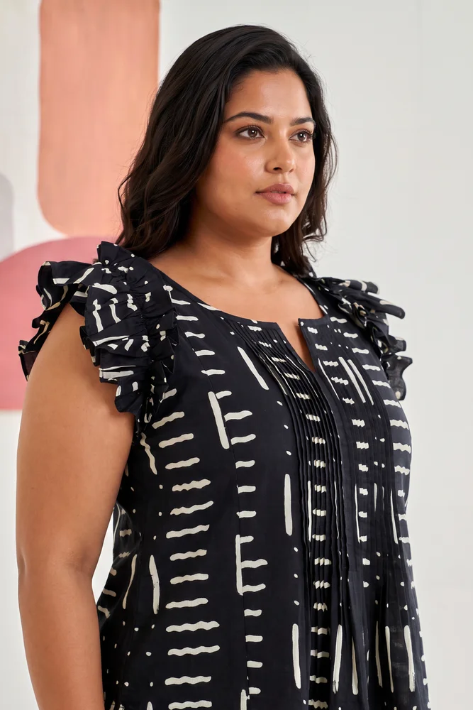 Black Abstract Print Short Dress With Ruffled Sleeves 2