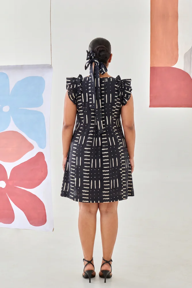 Black Abstract Print Short Dress With Ruffled Sleeves 3