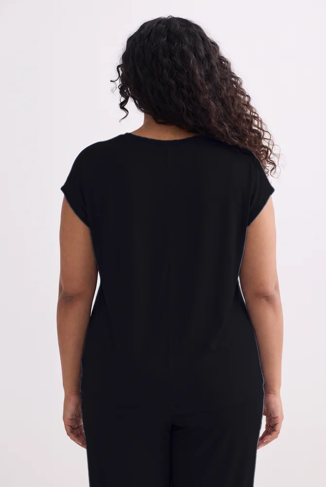 Relaxed Tee in Black 2