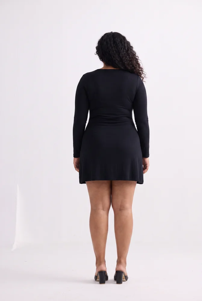 Long Sleeves Fitted Short Dress in Black 5