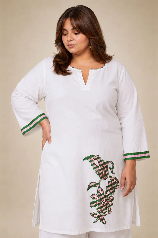 White Short Kurta With Embroidery Paired With Matching Pants With Curved Hemline 2