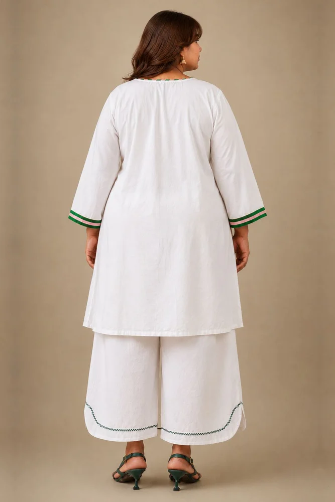 White Short Kurta With Embroidery Paired With Matching Pants With Curved Hemline 5