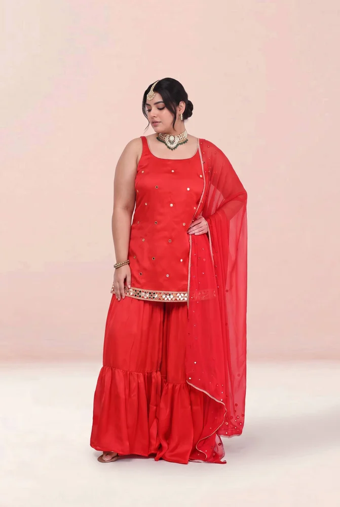 Saloni Aaina Garara Set