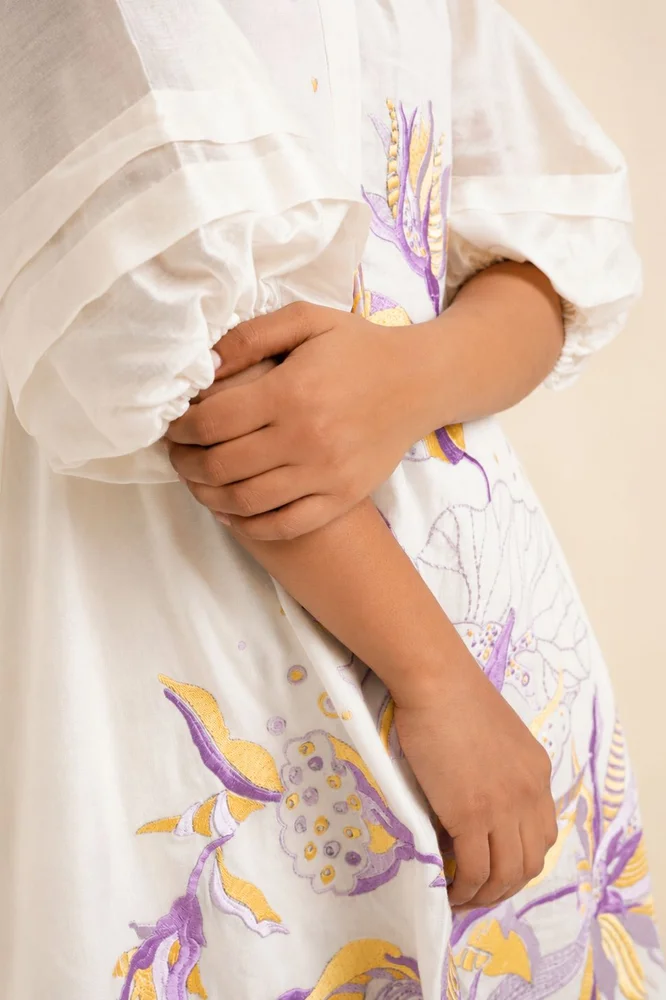 White Suvi Set - Embroidered Tunic + Pants 4