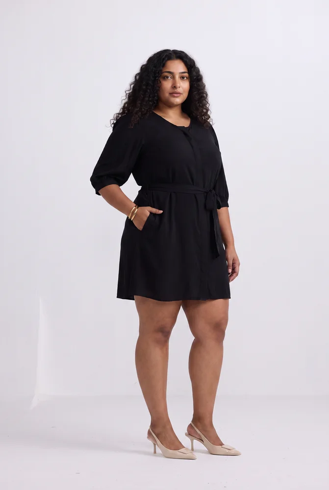 Short Dress with a Waist-tie in Black 3