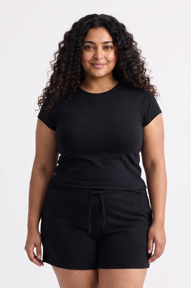 Essential Short Sleeve Tee in Black 3